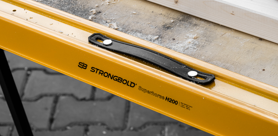 strongbold_banner_clanek_o_znacce_920x450mm_svorka_H200